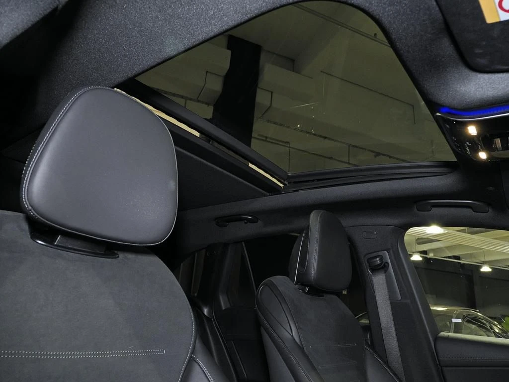 Mercedes-Benz-GLC 300 d-image-16