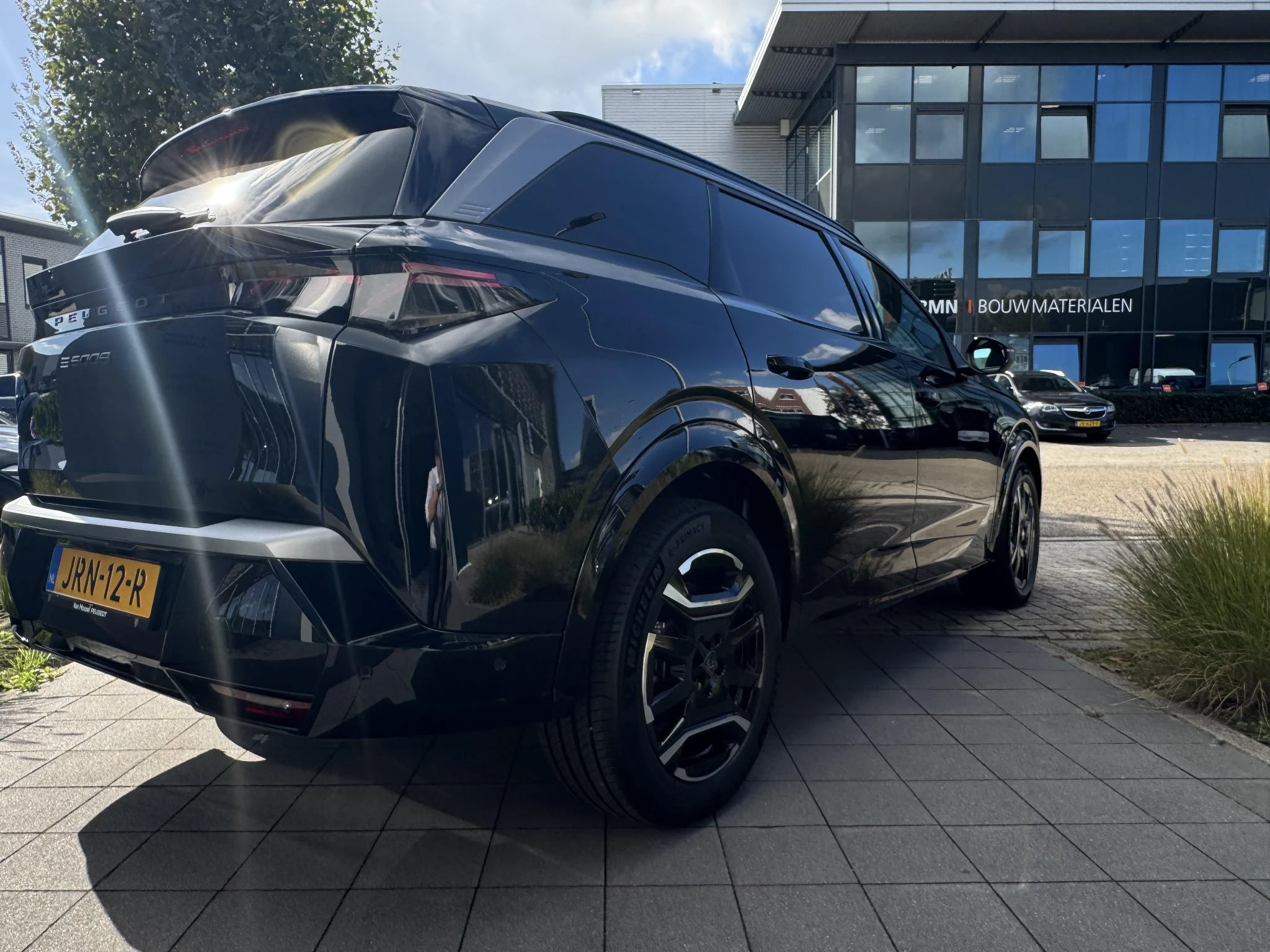 Peugeot-e-5008-image-39
