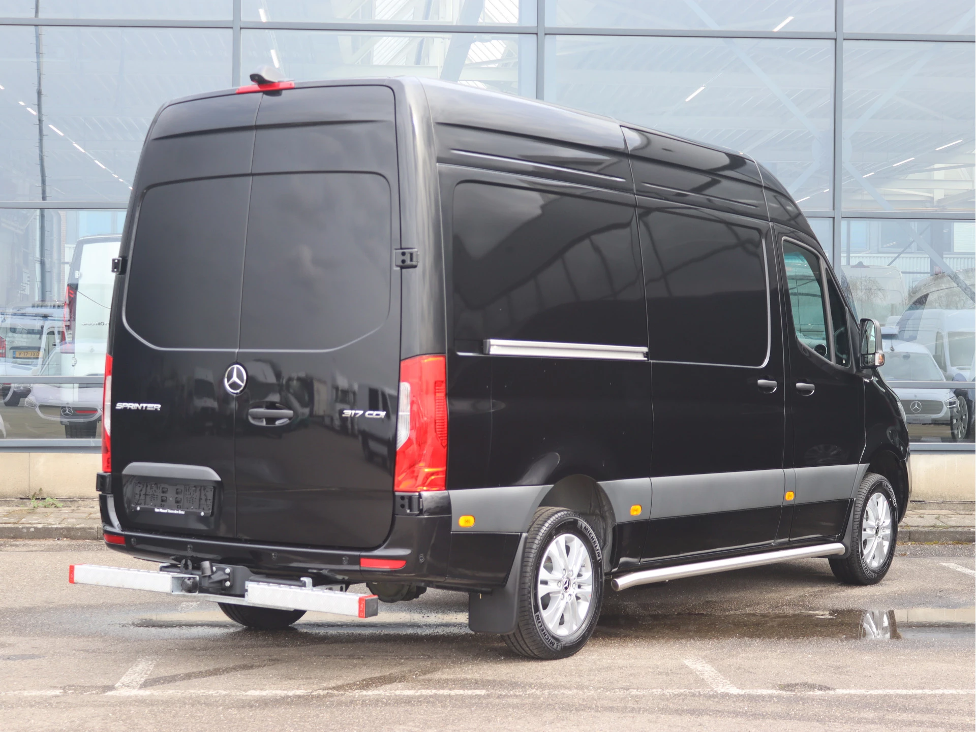 Mercedes-Benz-Sprinter-image-1