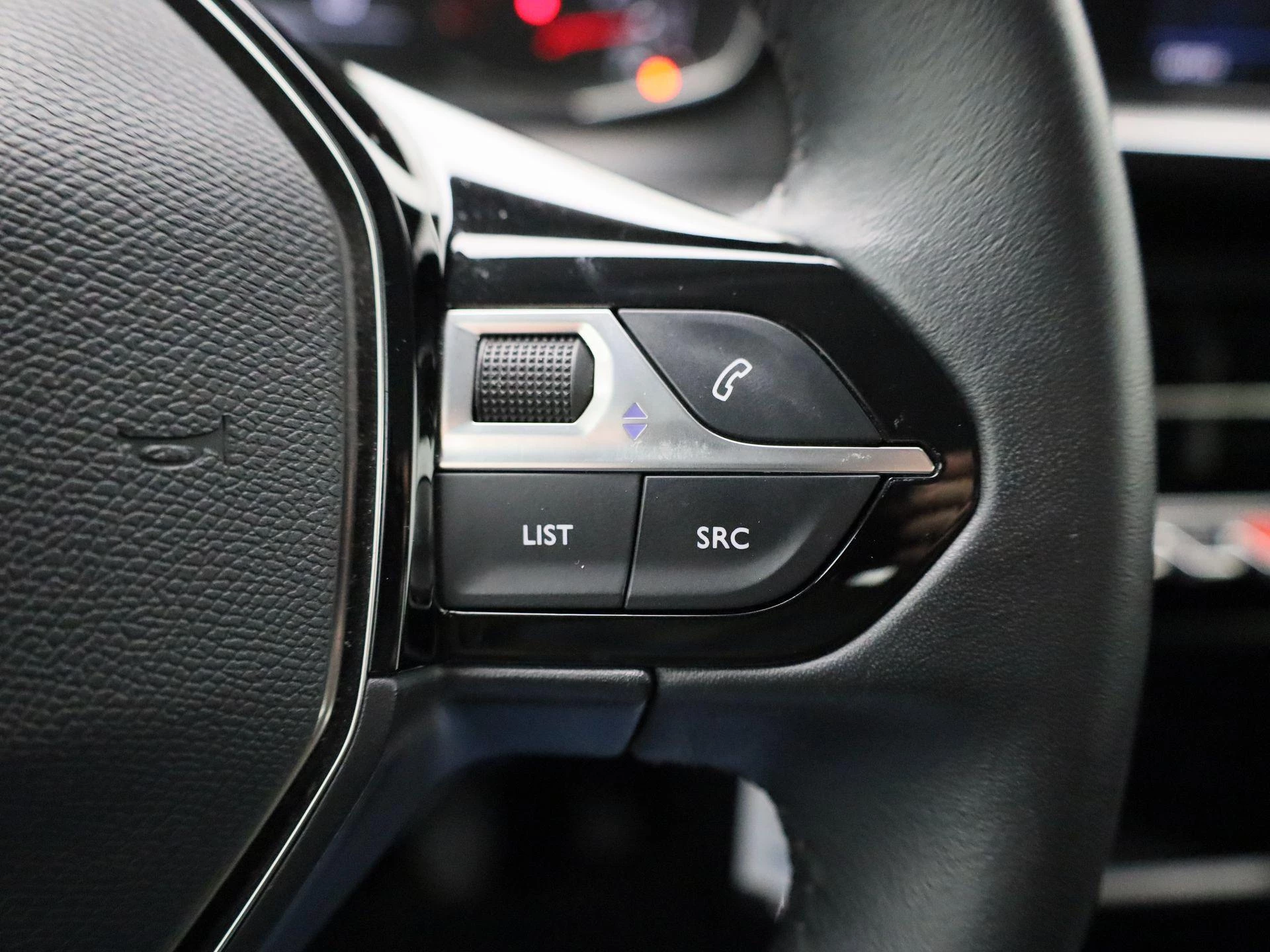 Peugeot-208-image-18