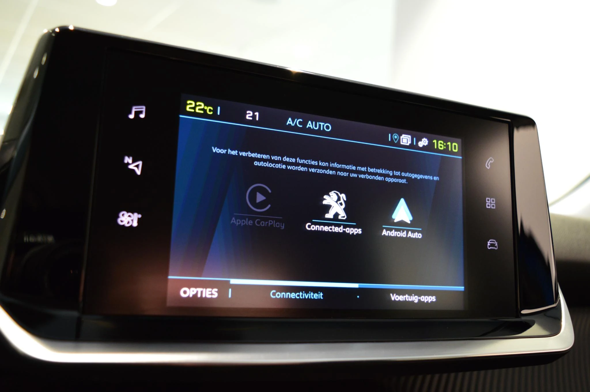 Peugeot-e-2008-image-9