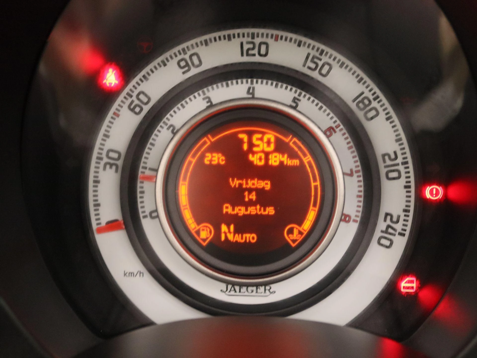 Abarth-695-image-7