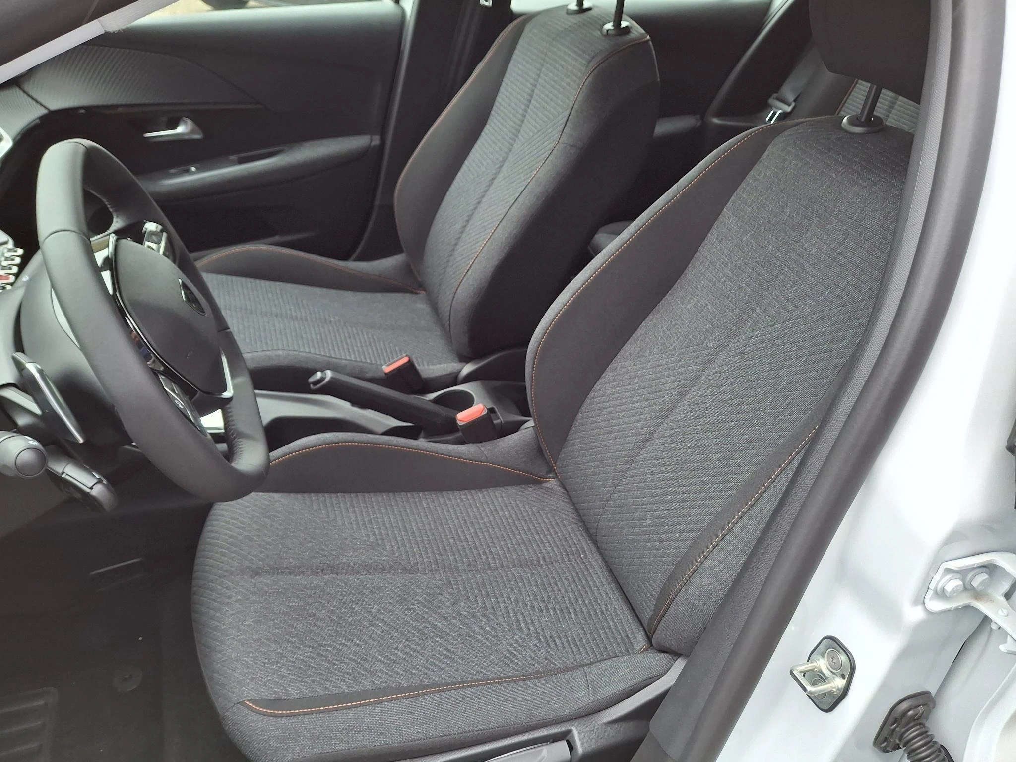 Peugeot-208-image-7