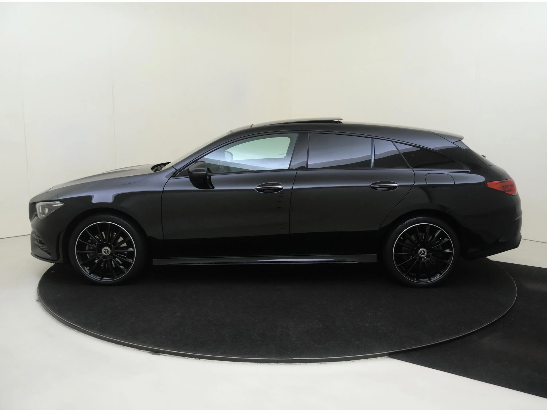 Mercedes-Benz-CLA-image-10
