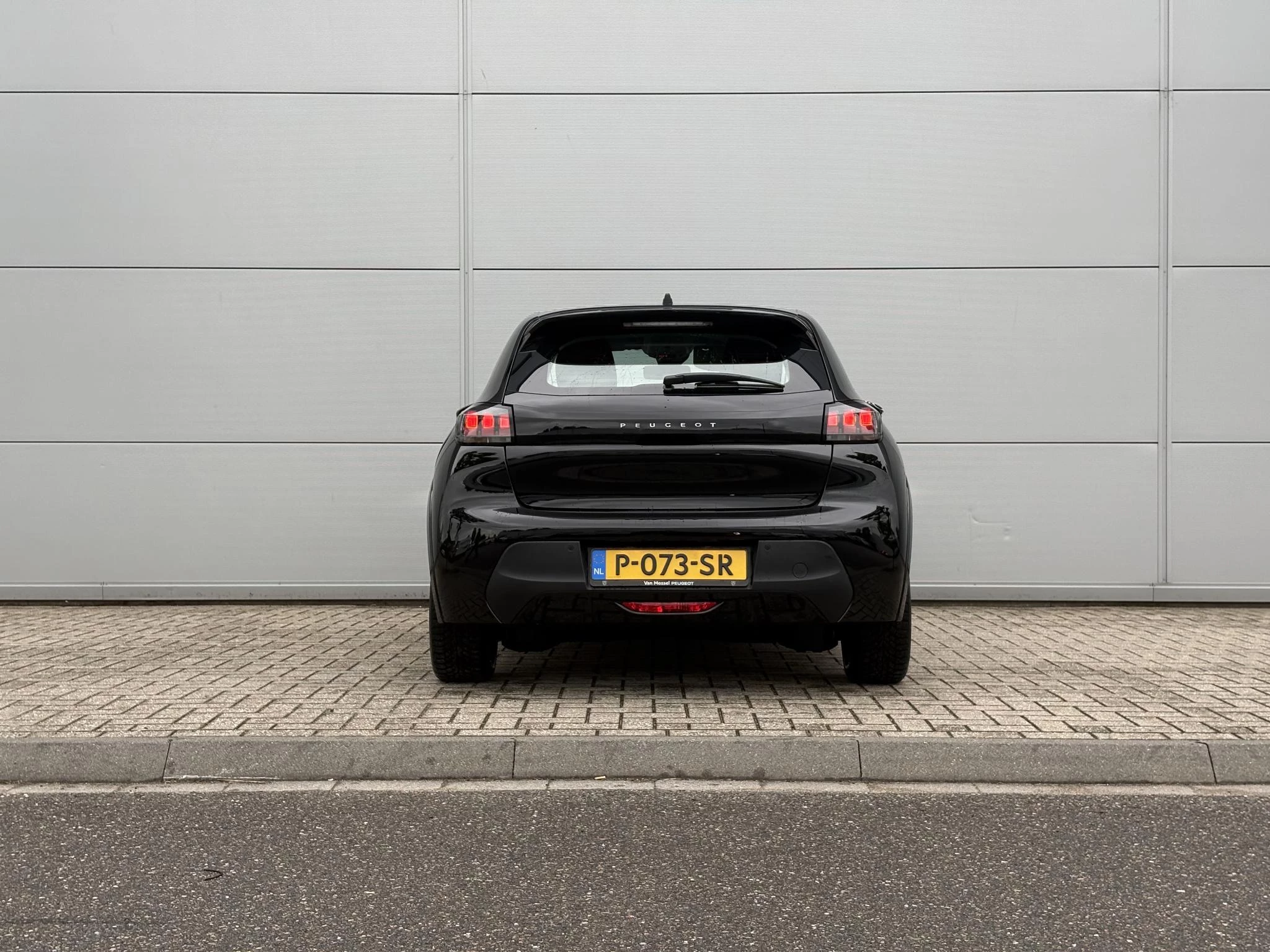 Peugeot-e-208-image-4