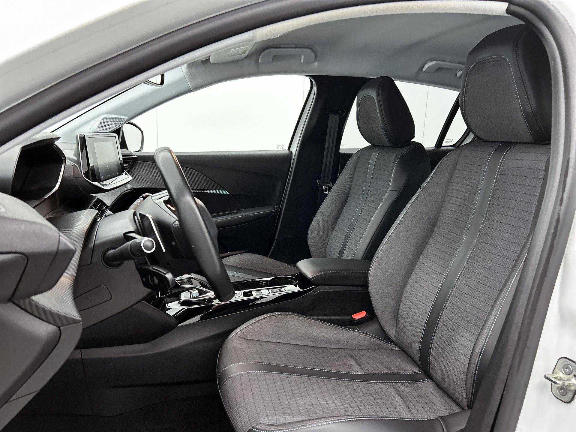 Peugeot-208-image-30