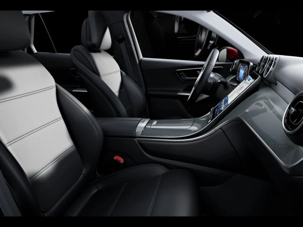 Mercedes-Benz-GLC 200-image-10
