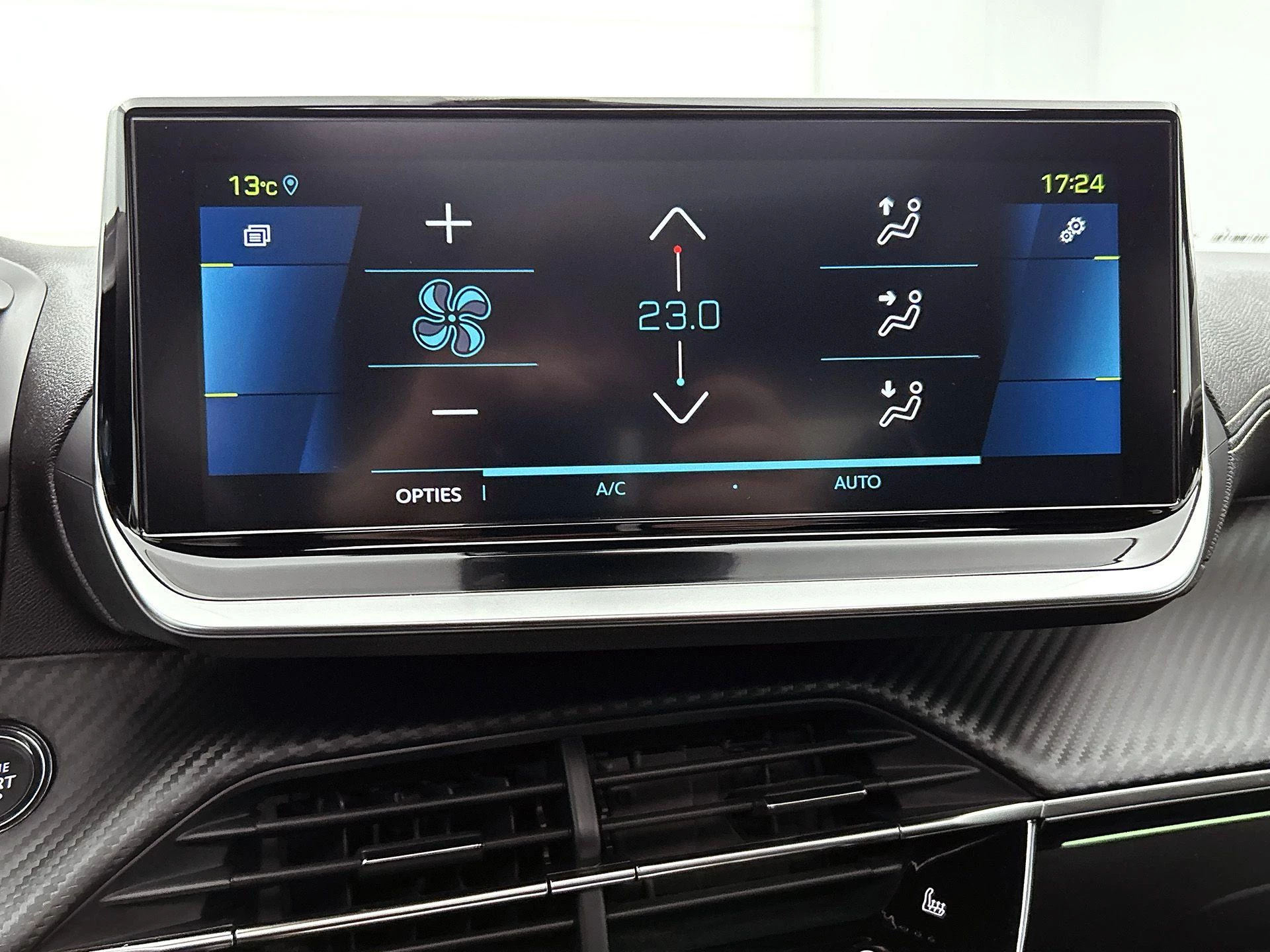 Peugeot-e-2008-image-31