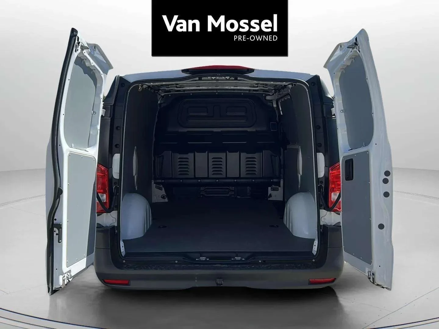 Mercedes-Benz-Vito-image-4