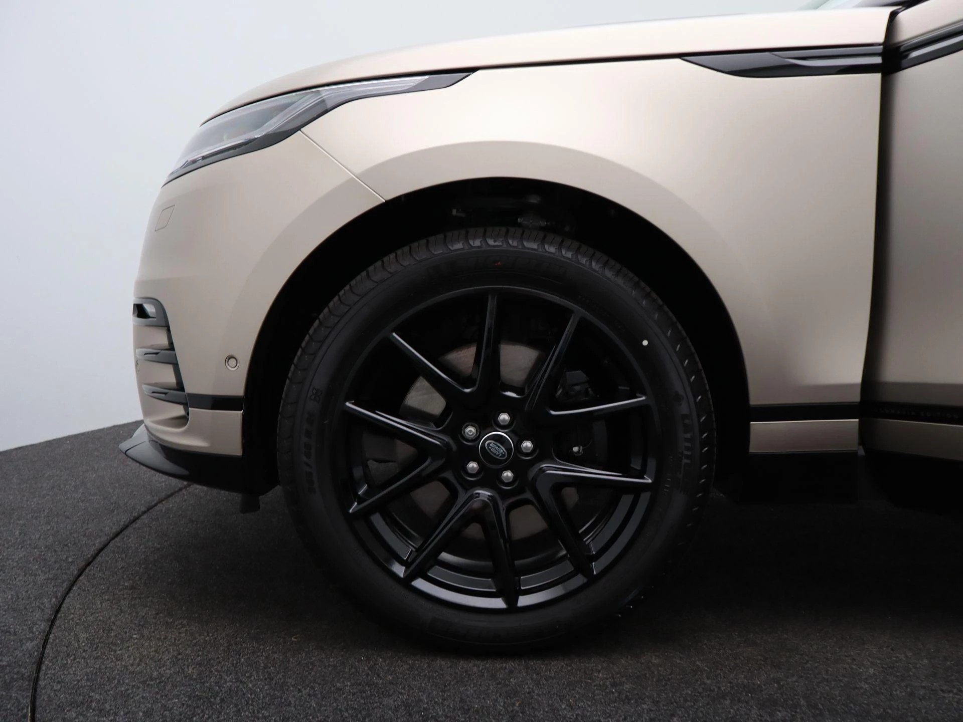 Land Rover Range Rover Velar 2.0 P400e AWD Belgravia Edition Satin PHEV