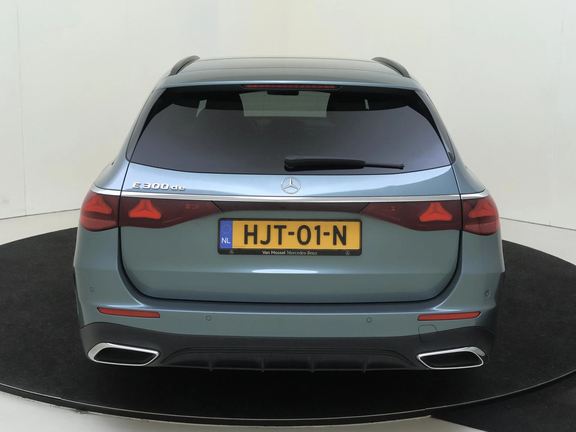 Mercedes-Benz-E-Klasse-image-6