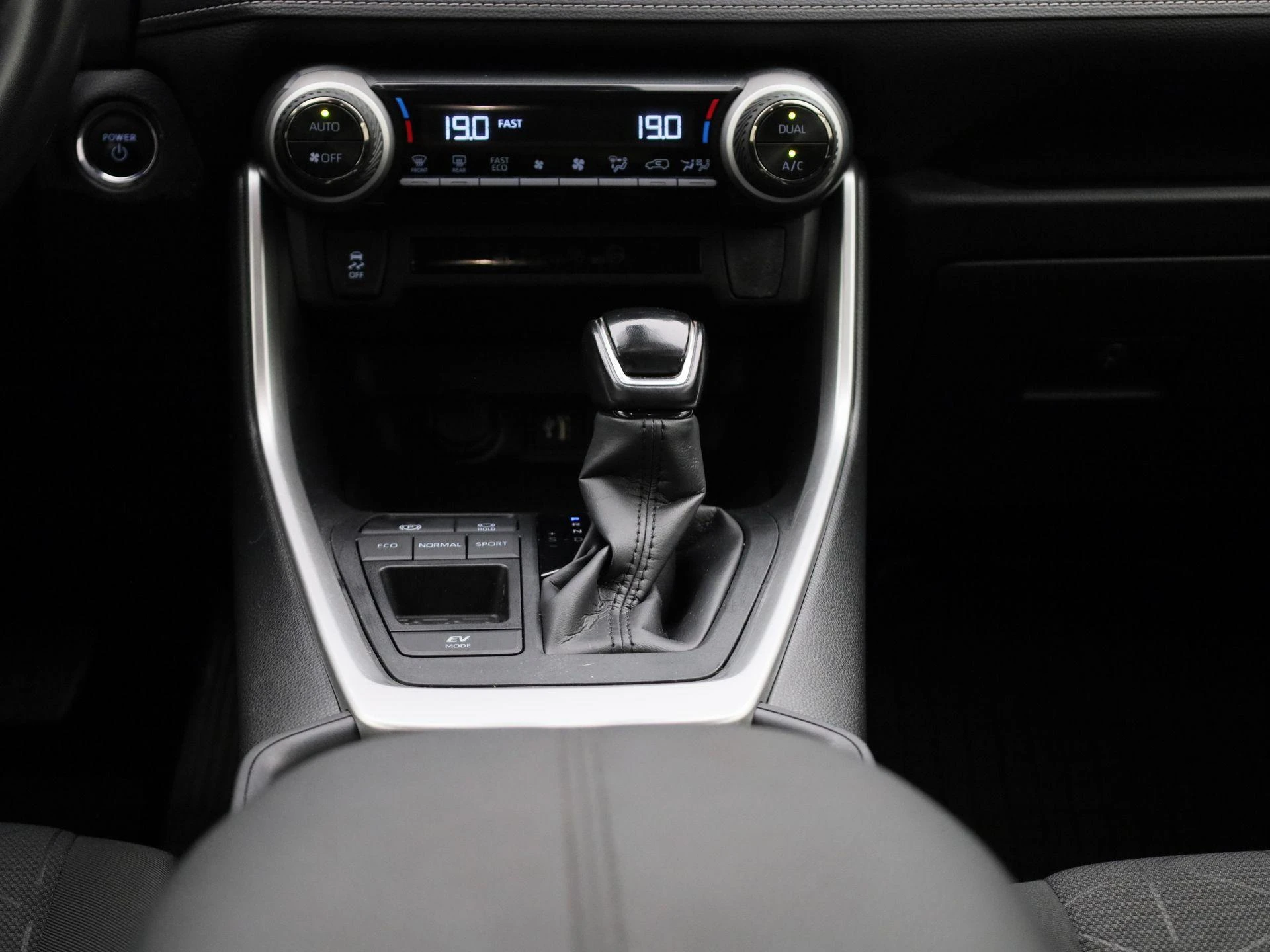 Toyota-RAV4-image-9