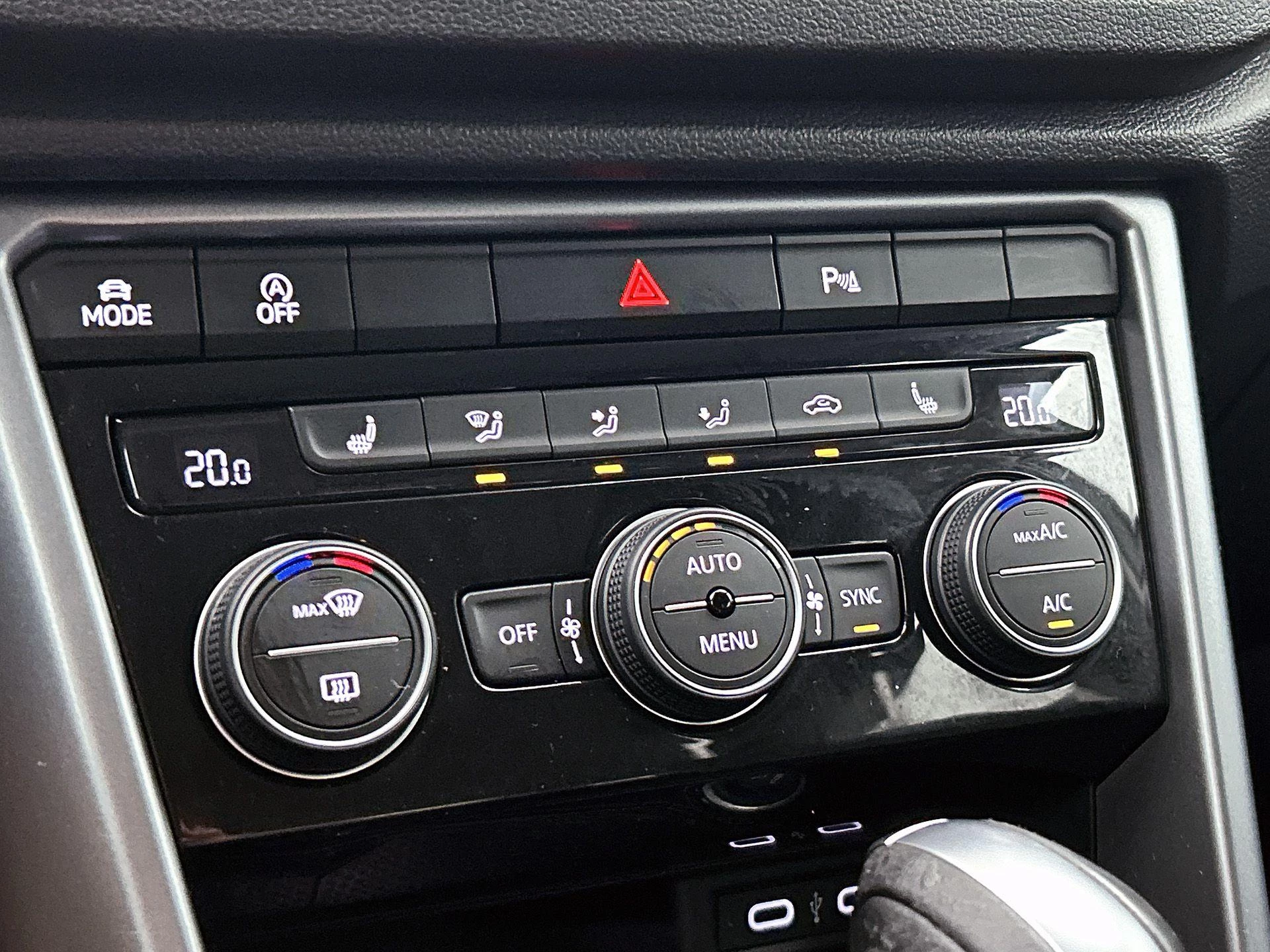 Volkswagen-T-Roc-image-19