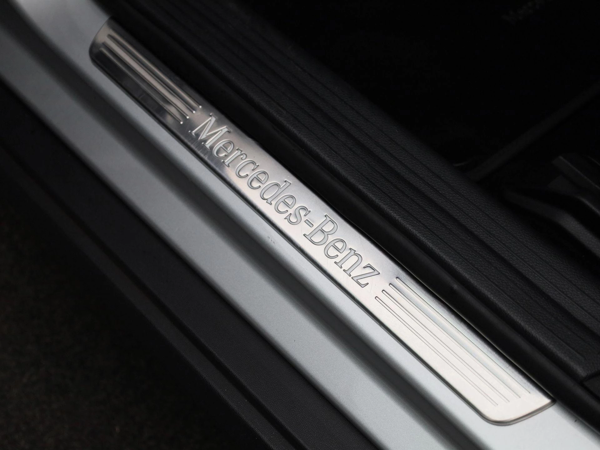 Mercedes-Benz-GLA-image-33