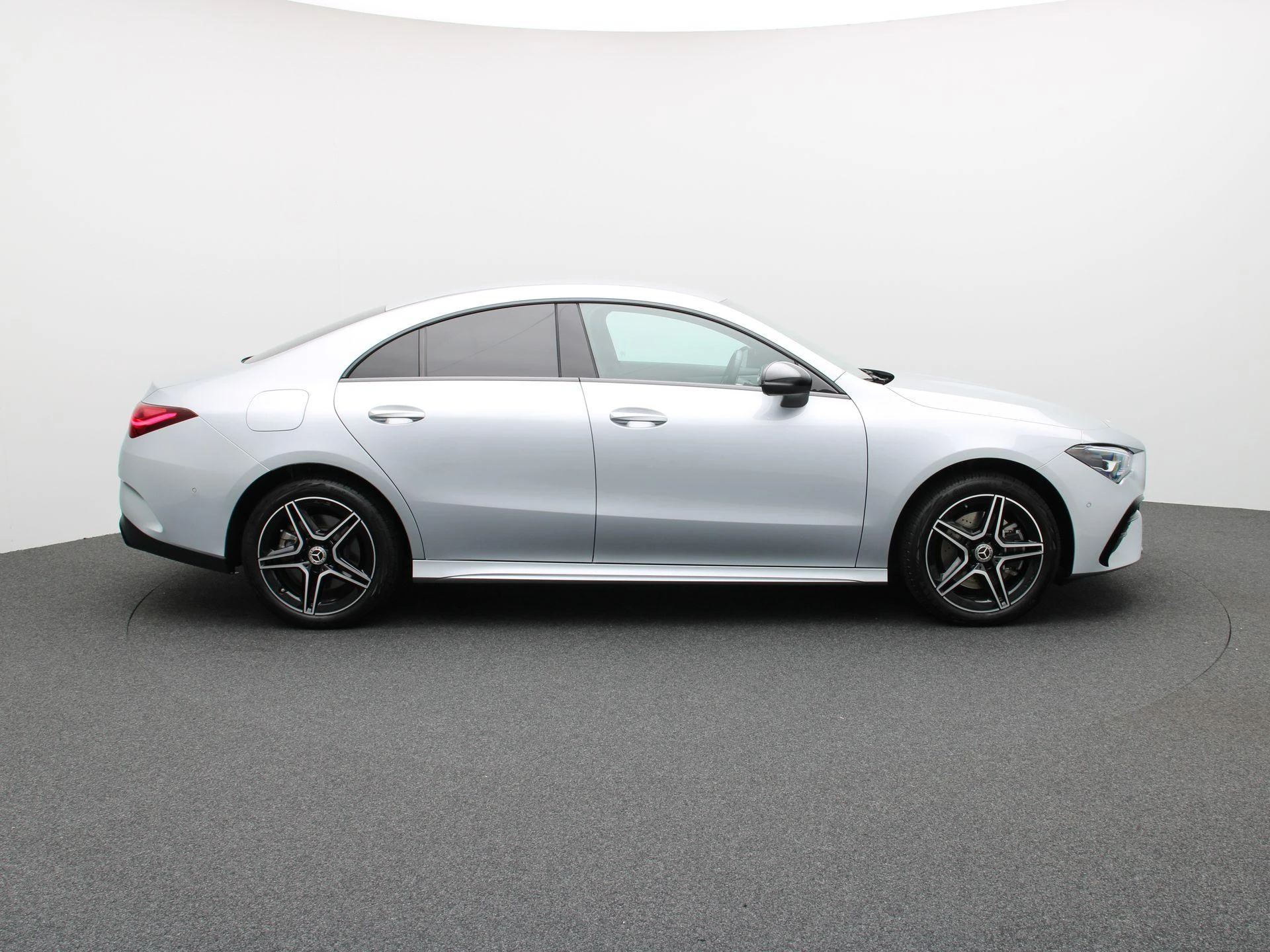 Mercedes-Benz-CLA-image-5
