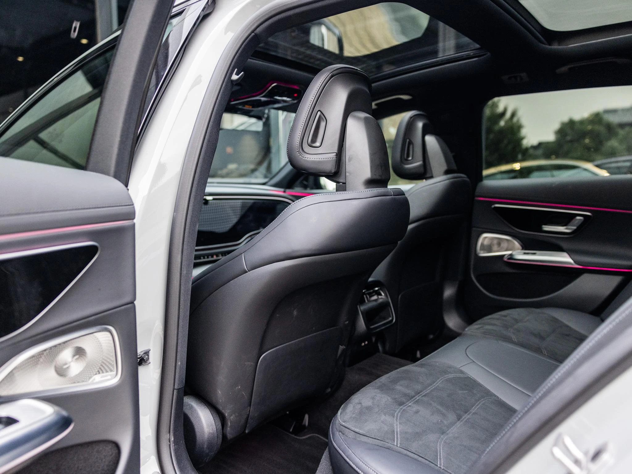 Mercedes-Benz-E-Klasse-image-11