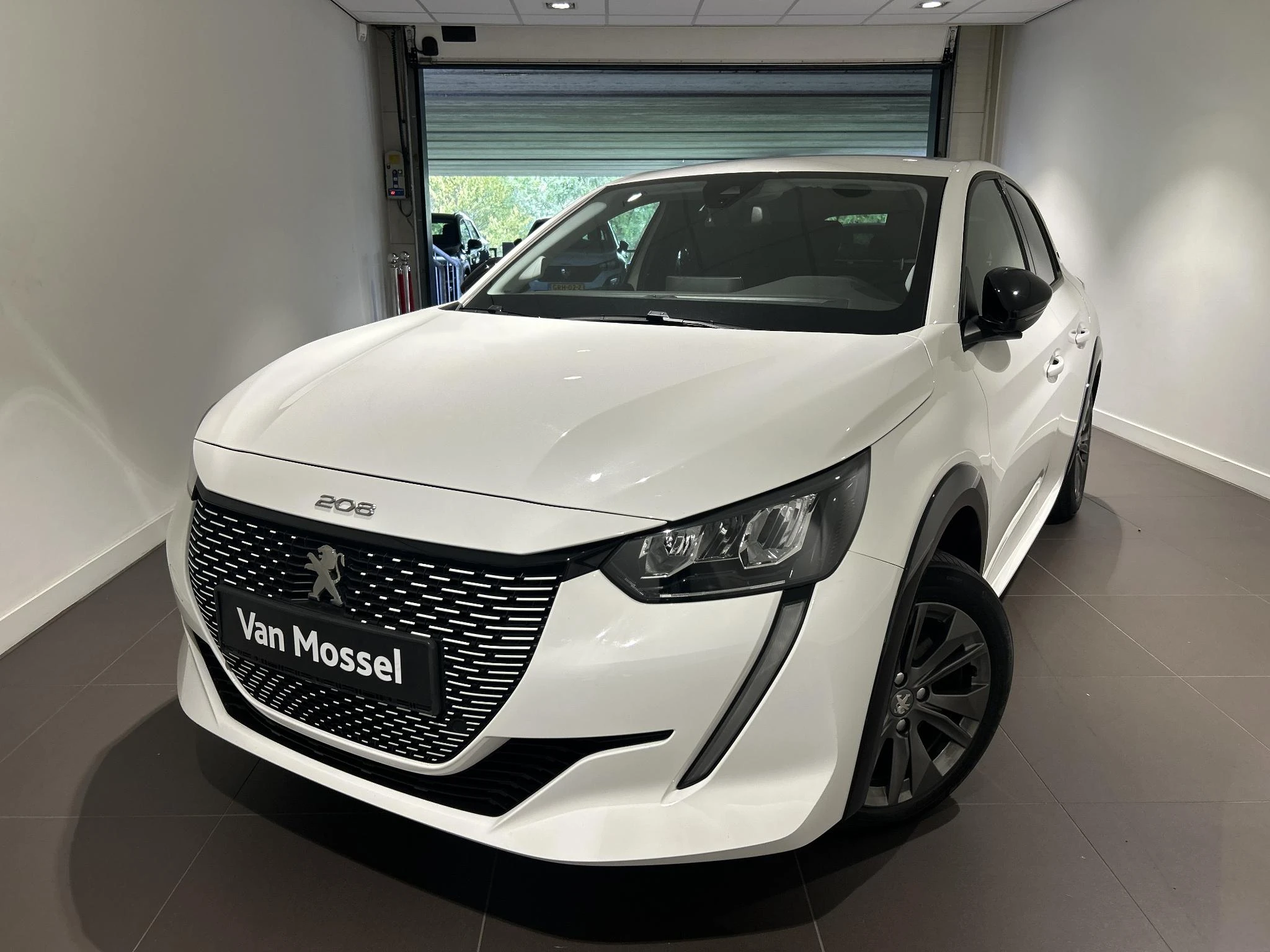 Peugeot-e-208-image-23