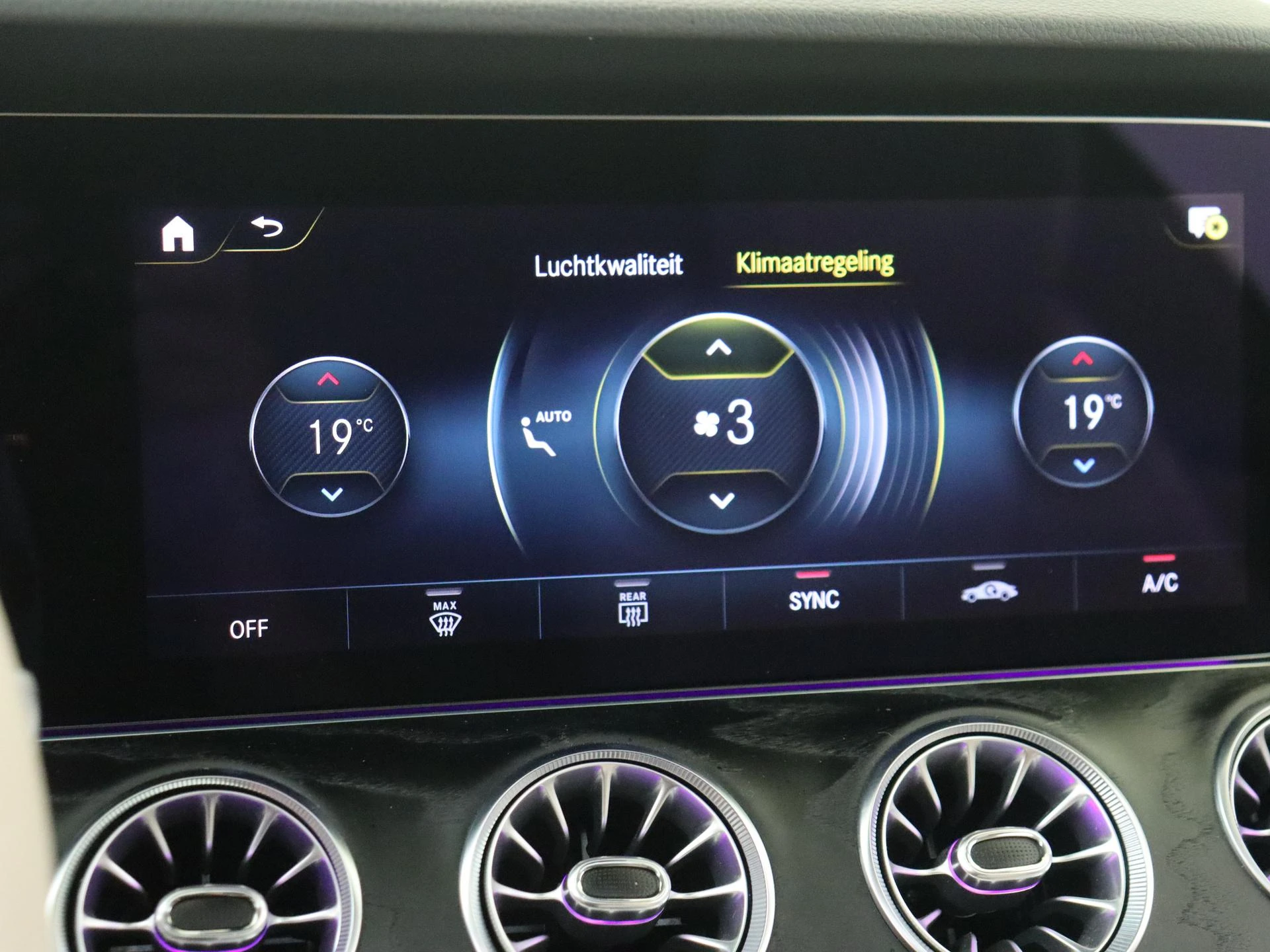 Mercedes-Benz-E-Klasse-image-18