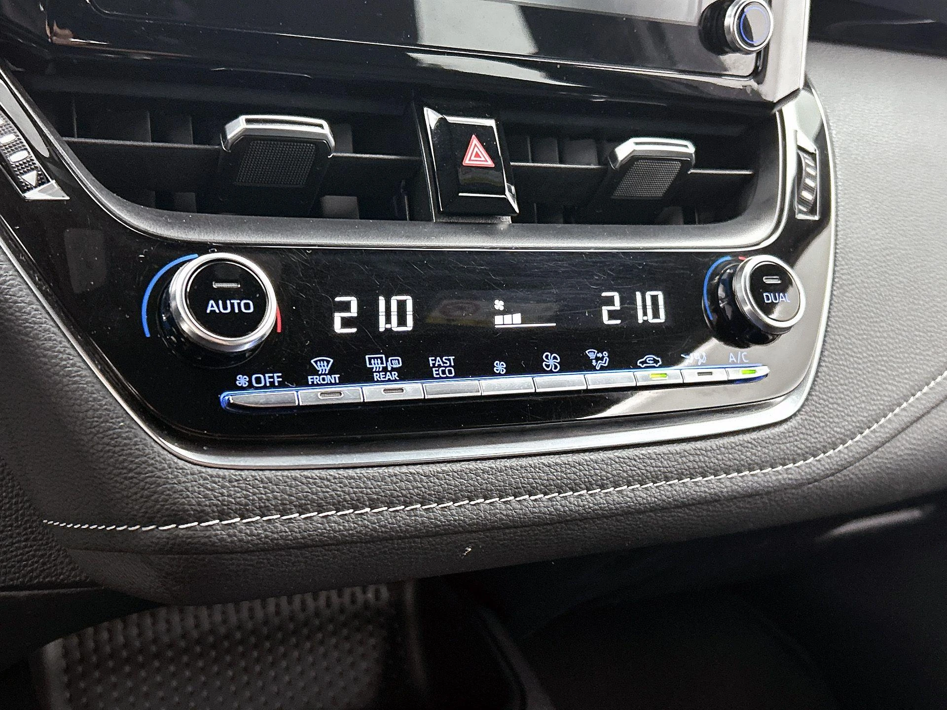 Toyota-Corolla Touring Sports-image-28