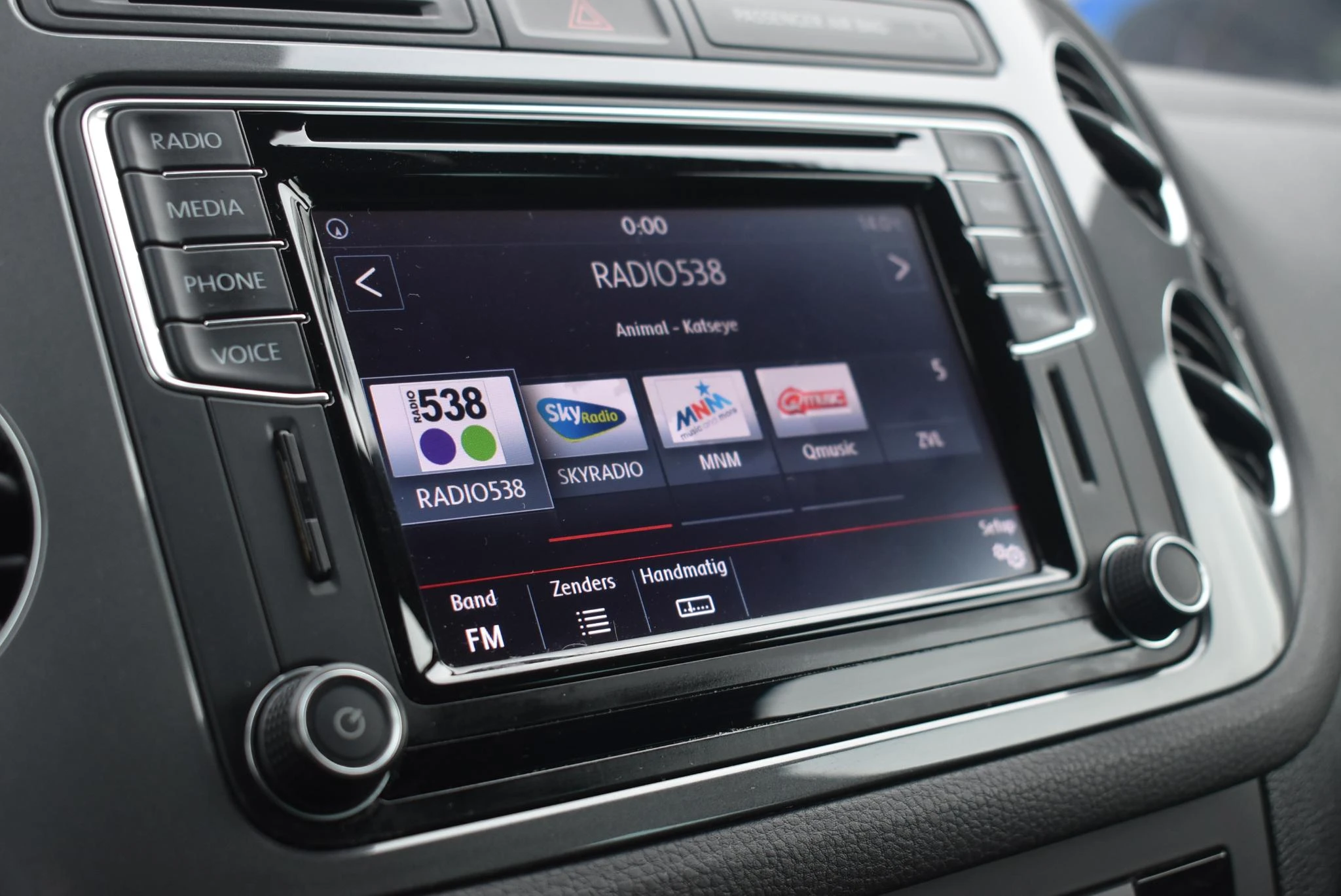 Volkswagen-Tiguan-image-28
