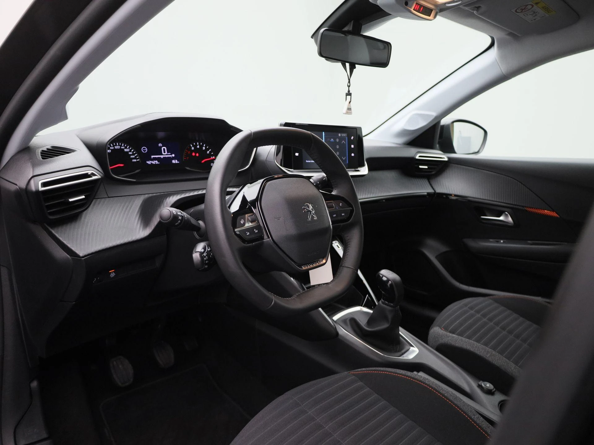 Peugeot 208 - 28
