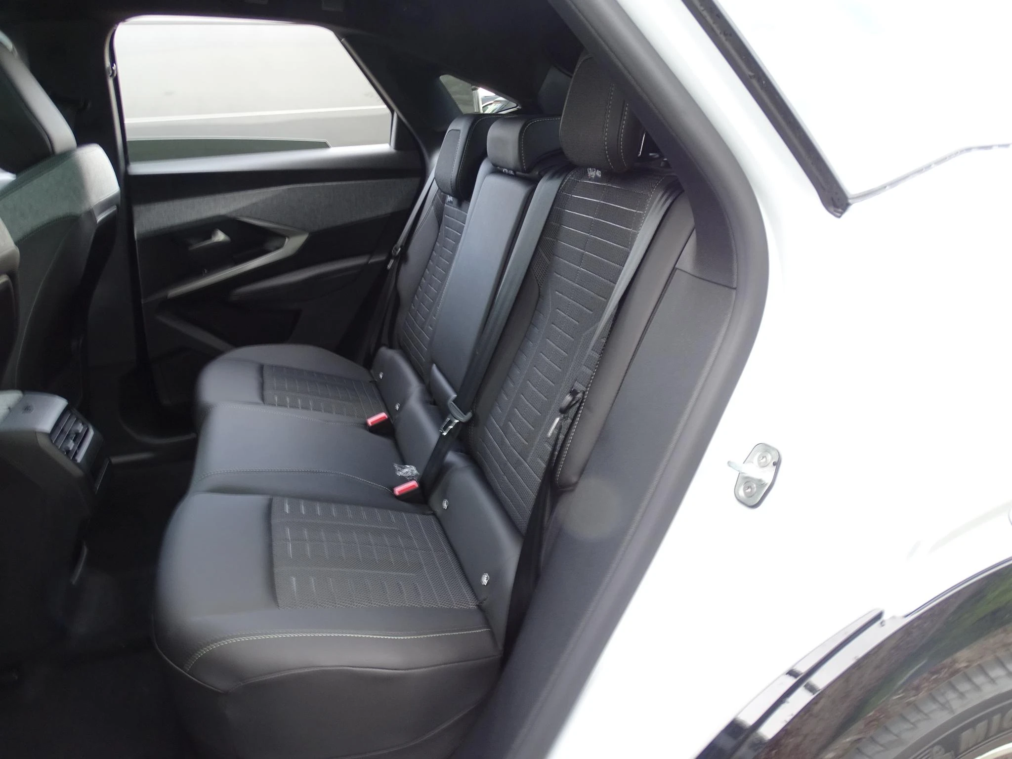 Peugeot-e-3008-image-12