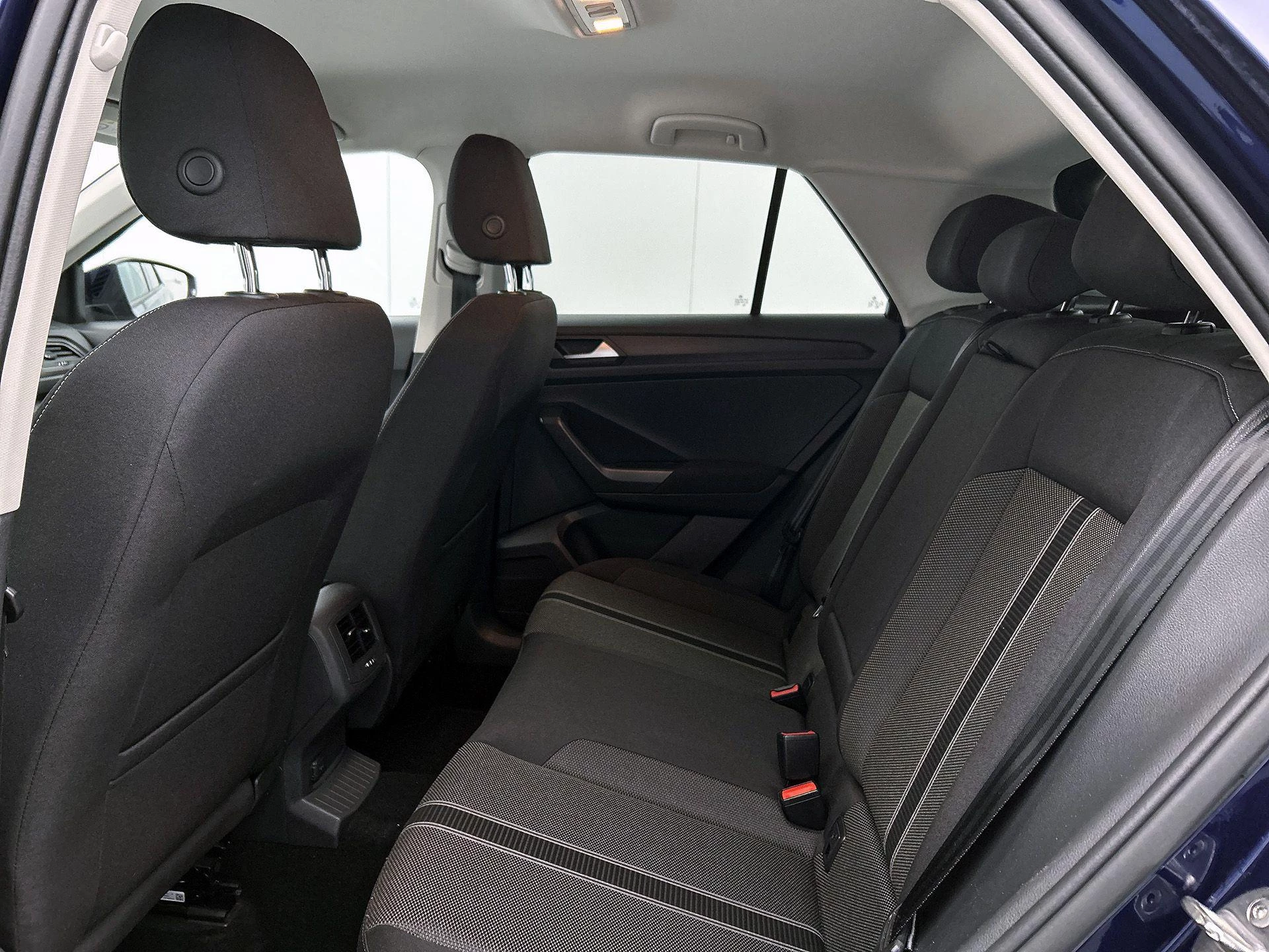 Volkswagen-T-Roc-image-25