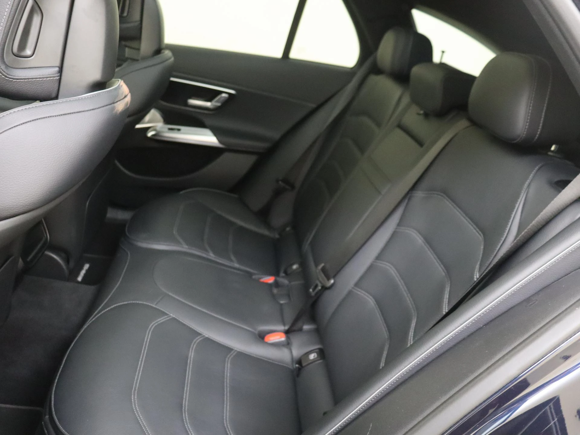 Mercedes-Benz-E-Klasse-image-15