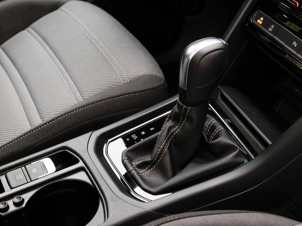 Volkswagen-Touran-image-8