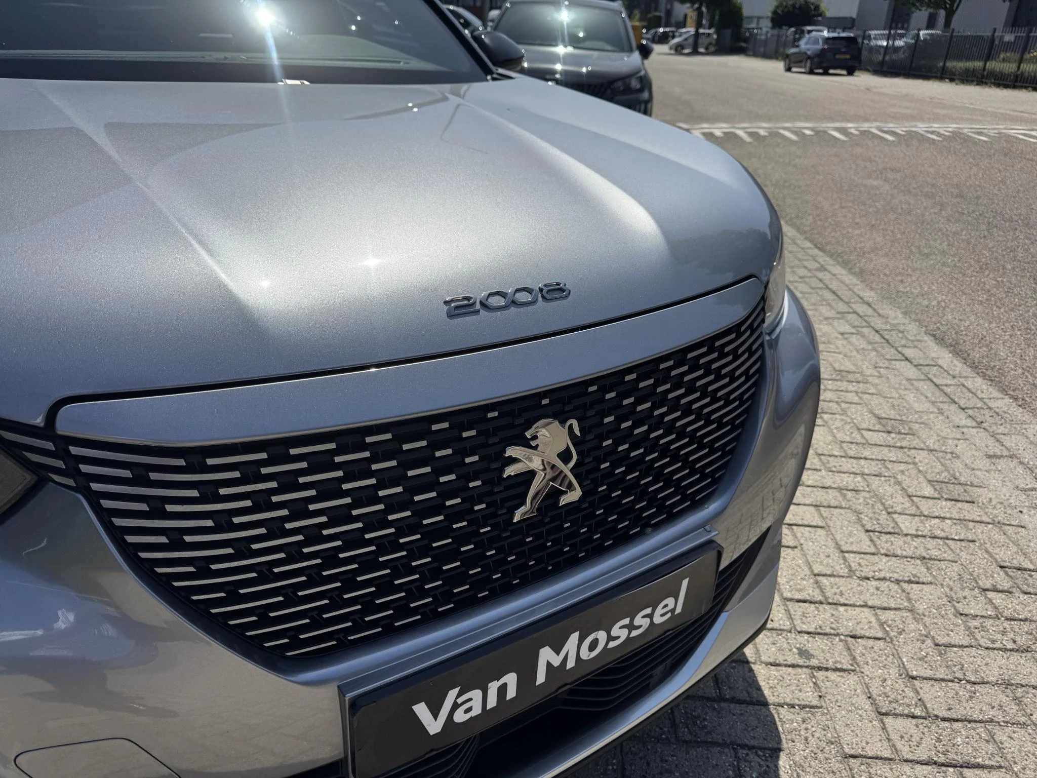 Peugeot-e-2008-image-7