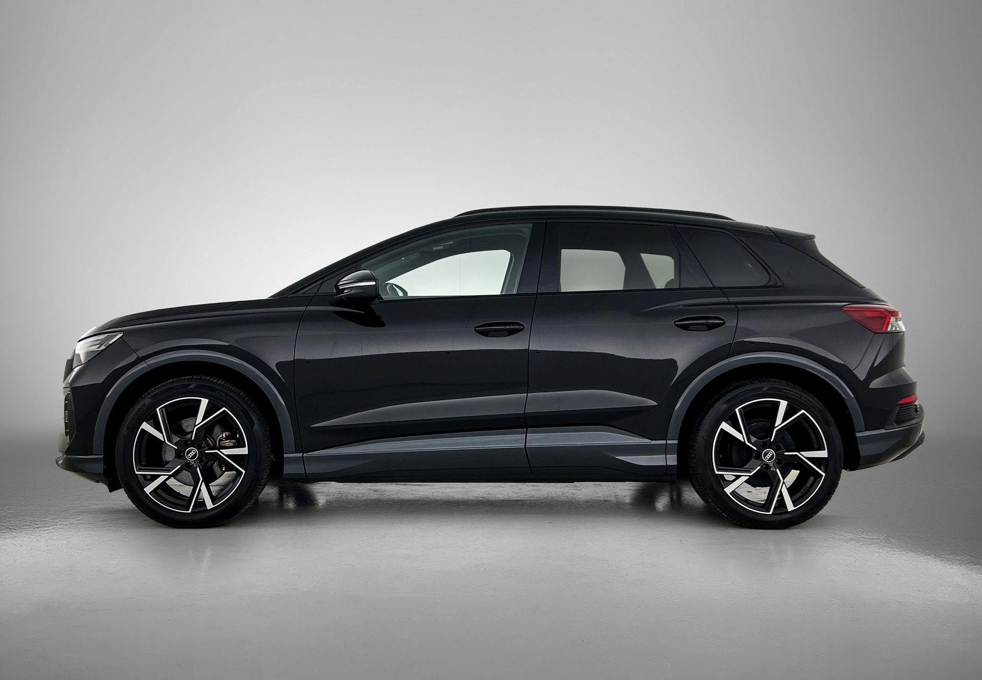 Audi-Q4 e-tron-image-1