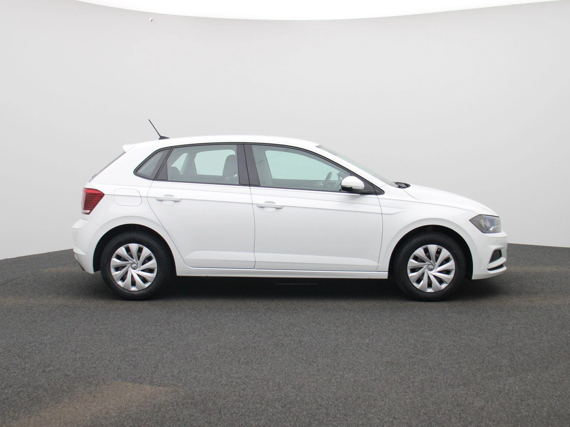 Volkswagen-Polo-image-5