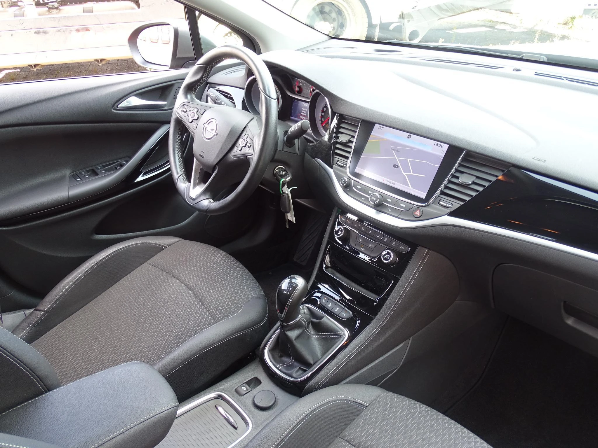 Opel-Astra-image-11