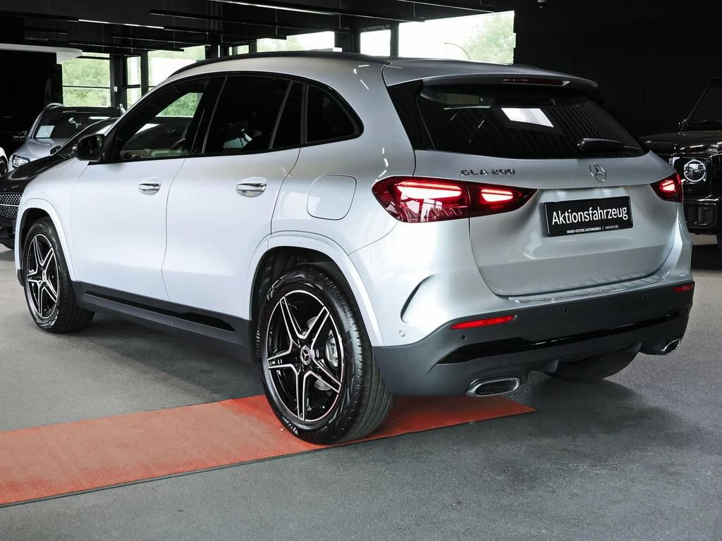 Mercedes-Benz-GLA 200-image-4