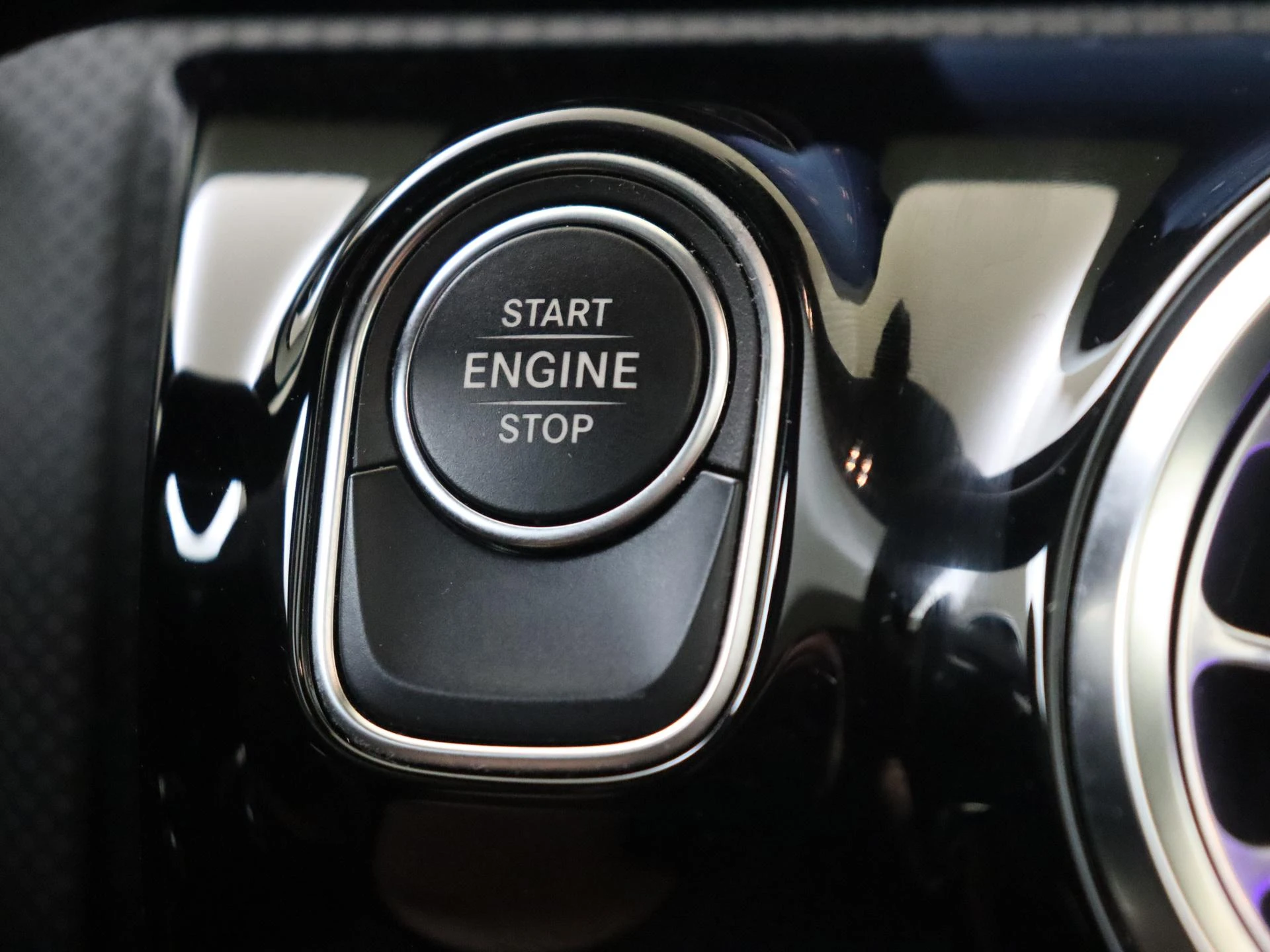 Mercedes-Benz-CLA-image-21