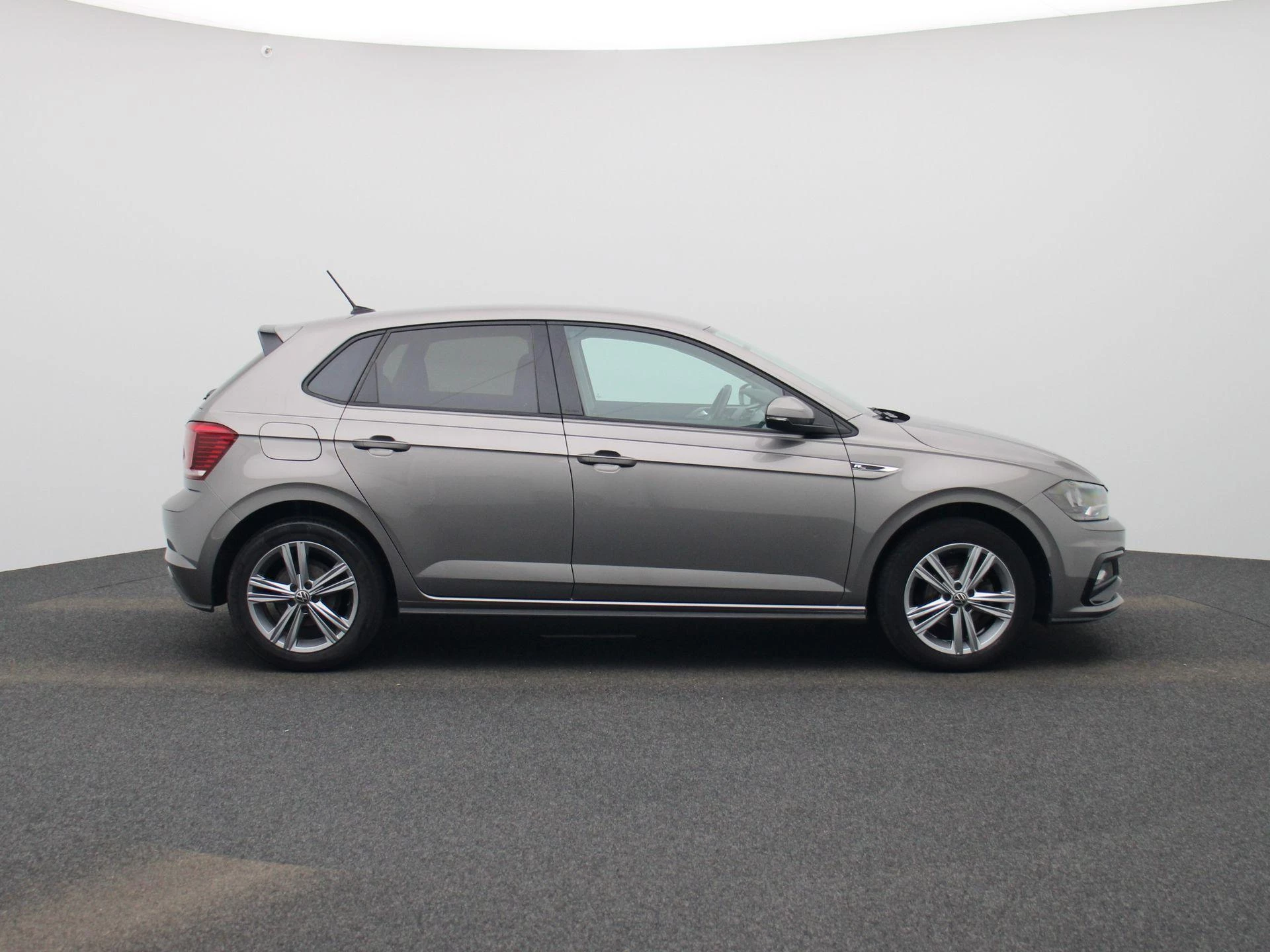 Volkswagen-Polo-image-5