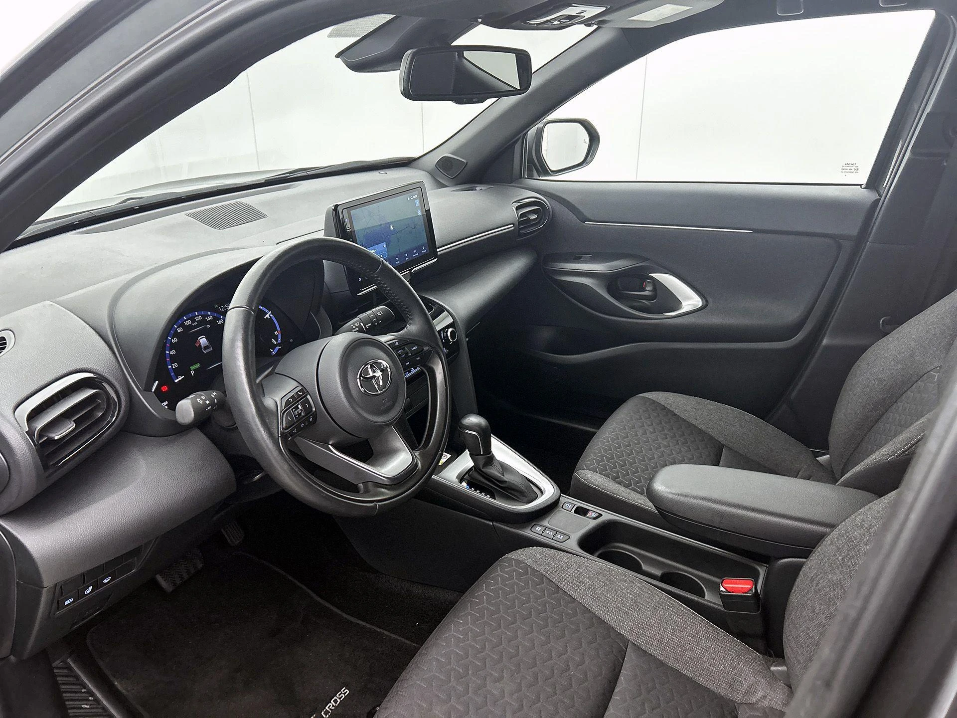 Toyota-Yaris Cross-image-21