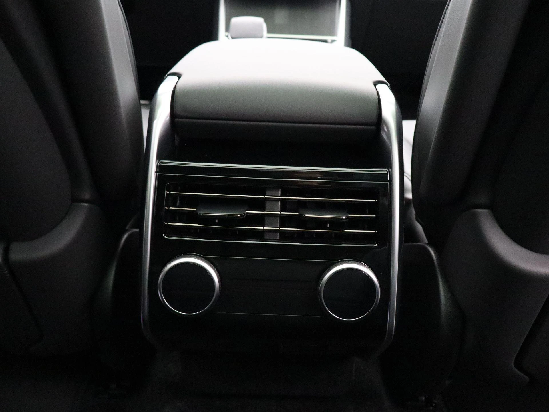 Land Rover-Range Rover-image-41
