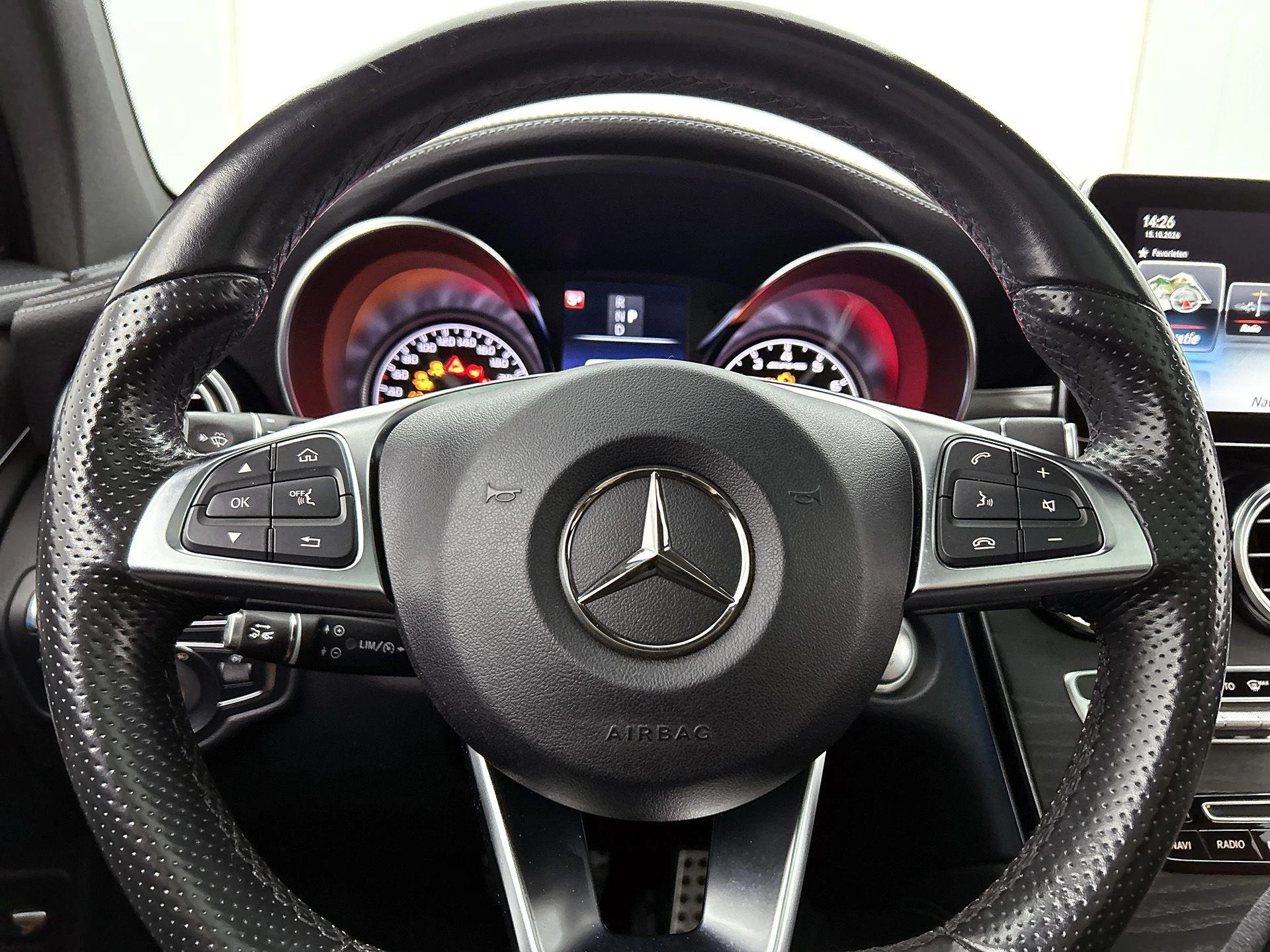 Mercedes-Benz-GLC-image-41