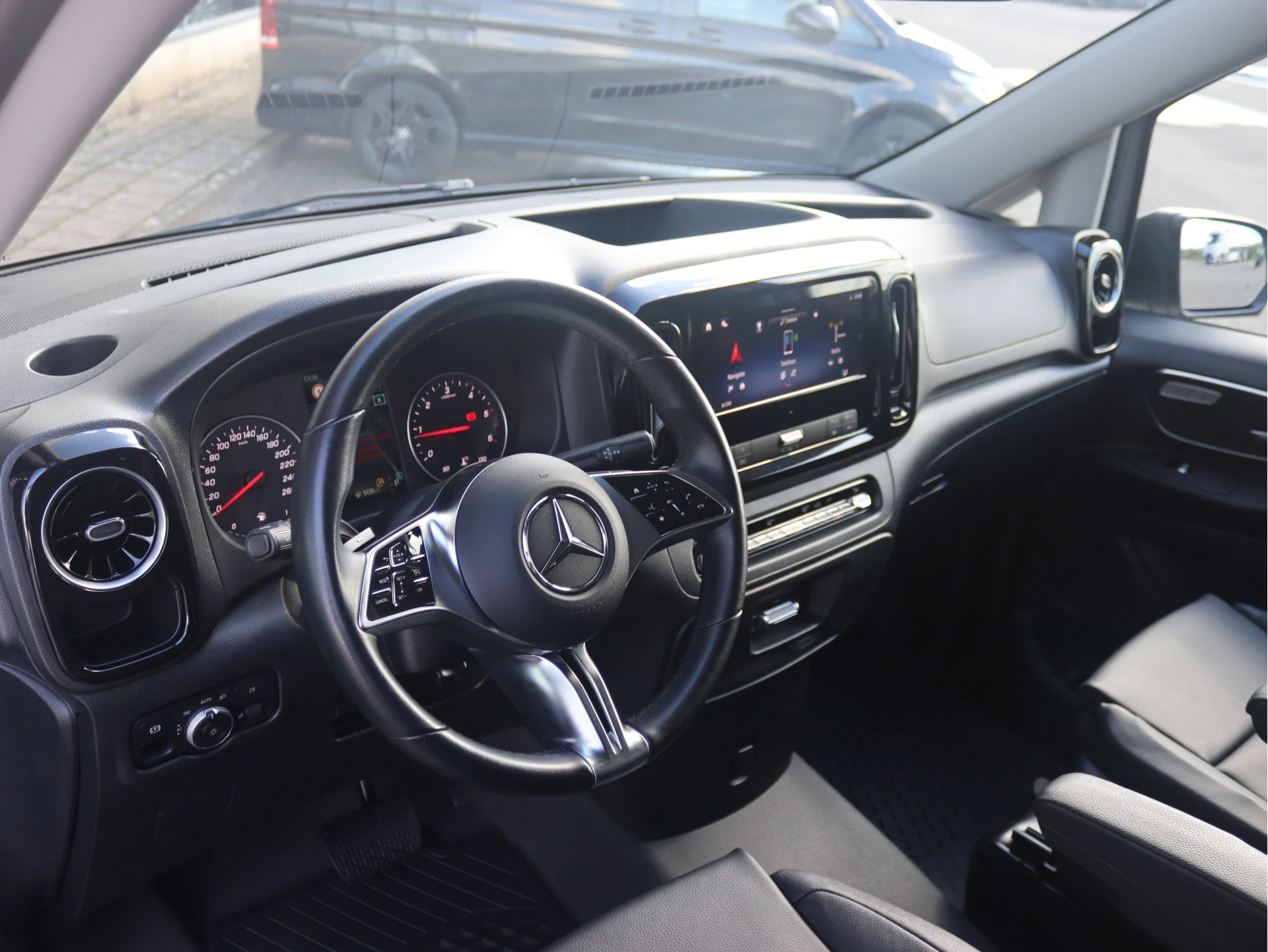 Mercedes-Benz-Vito-image-3