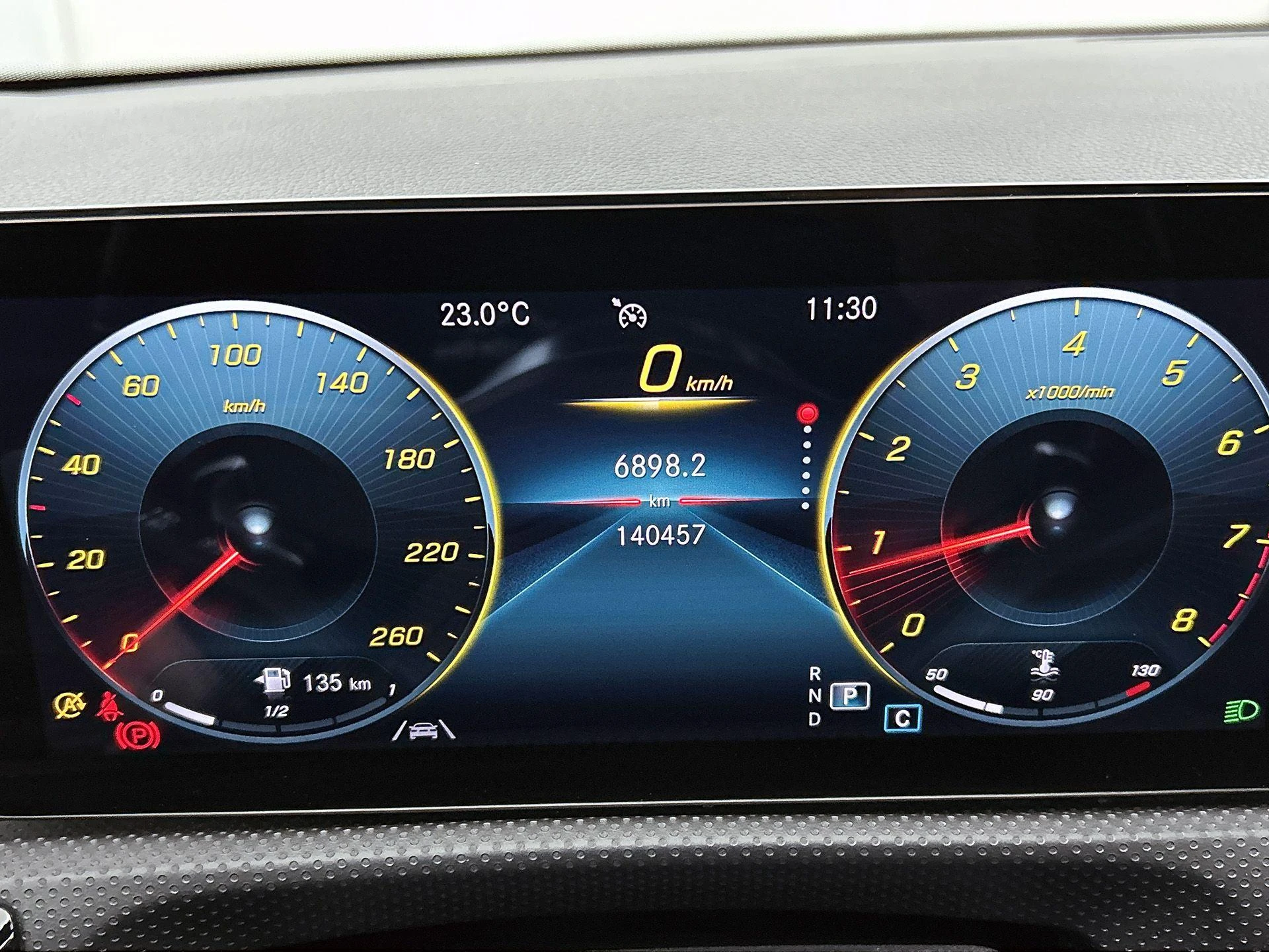 Mercedes-Benz-CLA-image-18