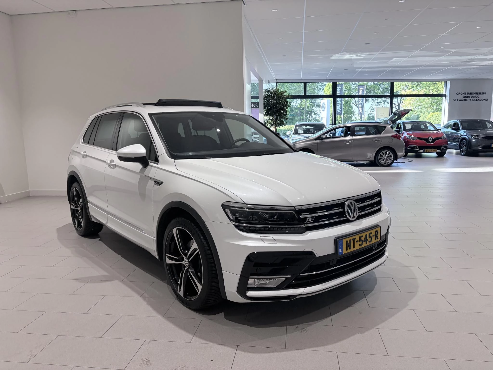 Volkswagen-Tiguan-image-6