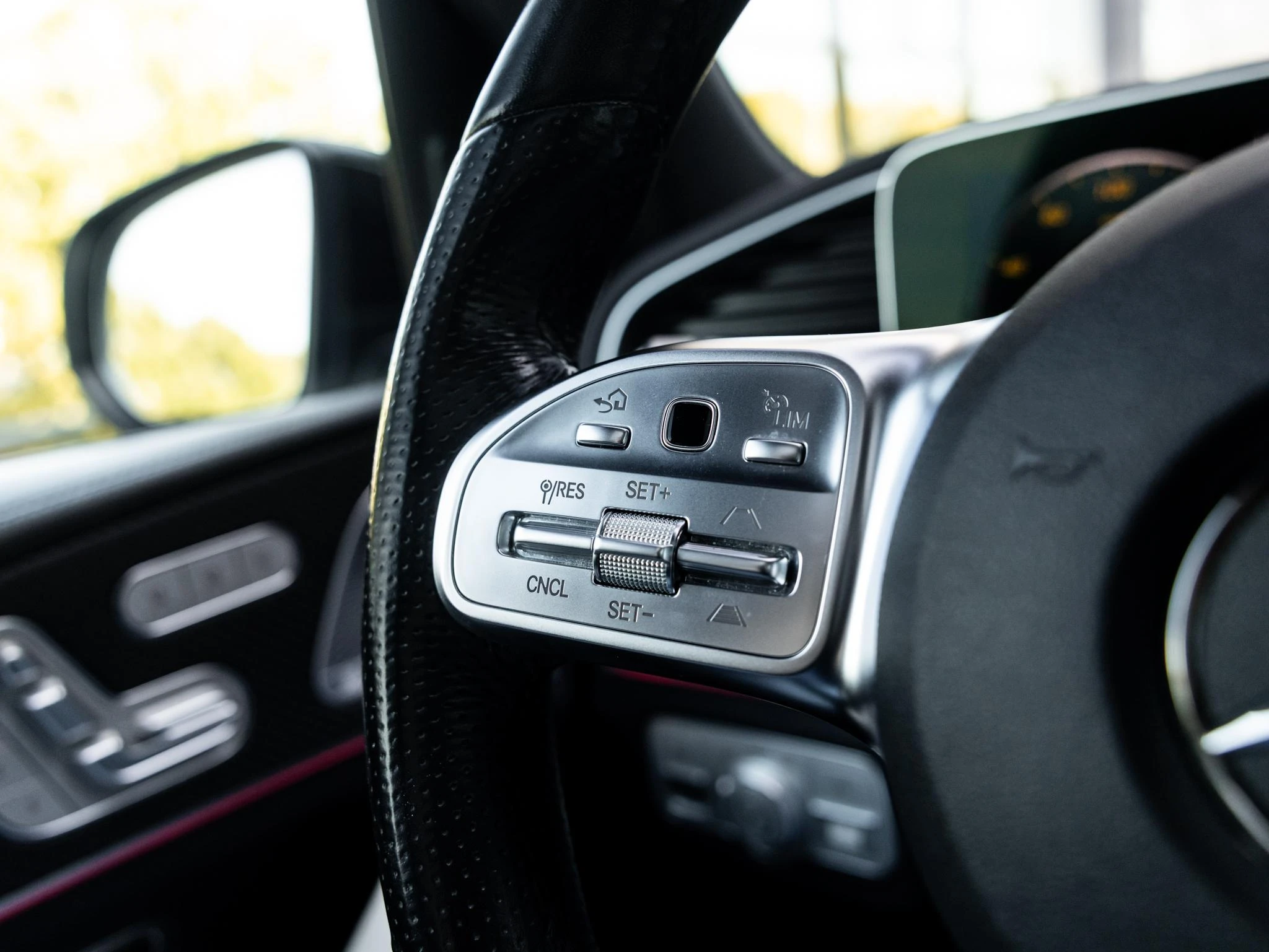 Mercedes-Benz-GLE-image-9
