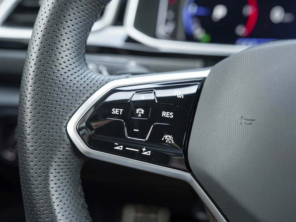 Volkswagen-T-Roc-image-9