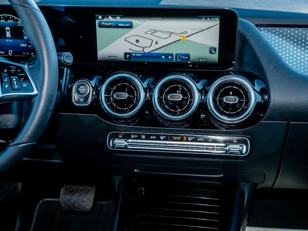 Mercedes-Benz-GLA 200 d-image-10
