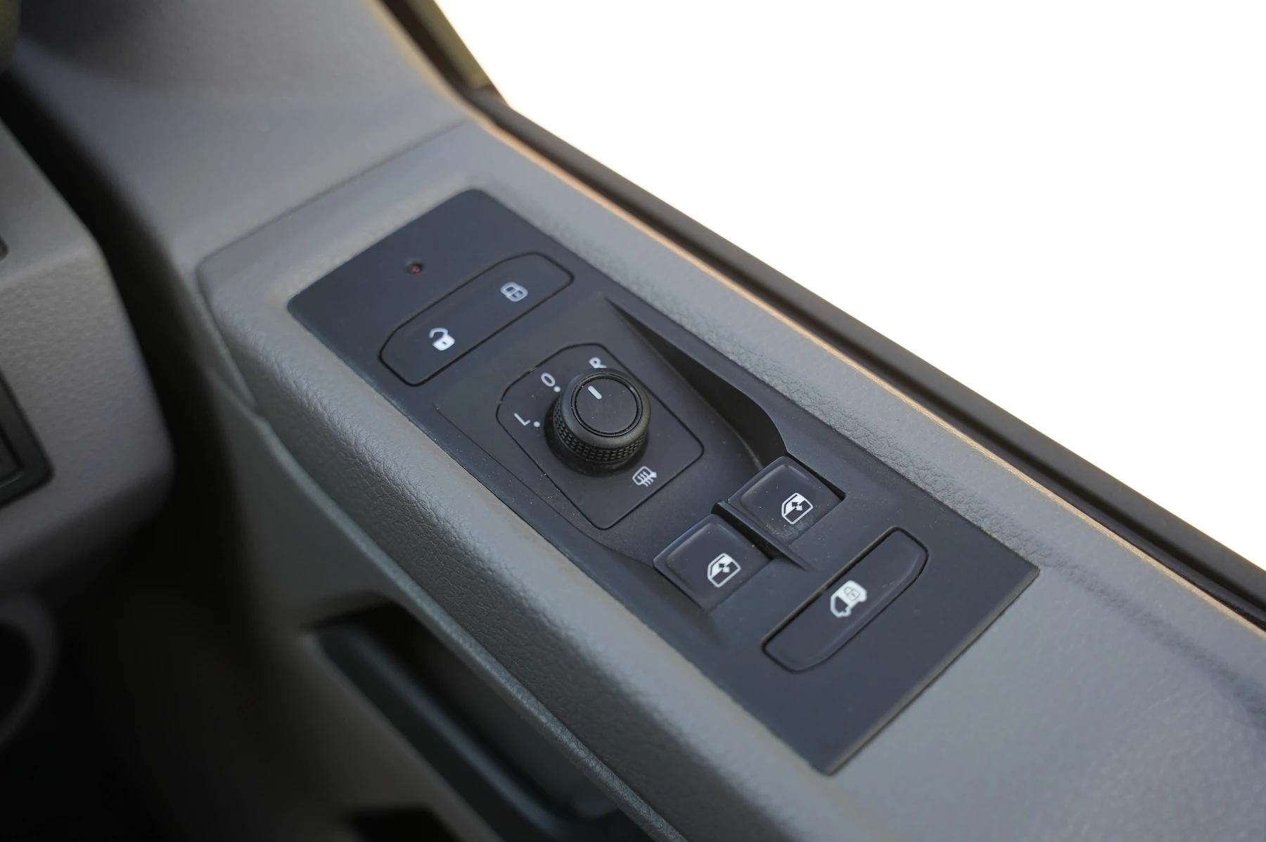 Volkswagen-Transporter-image-17