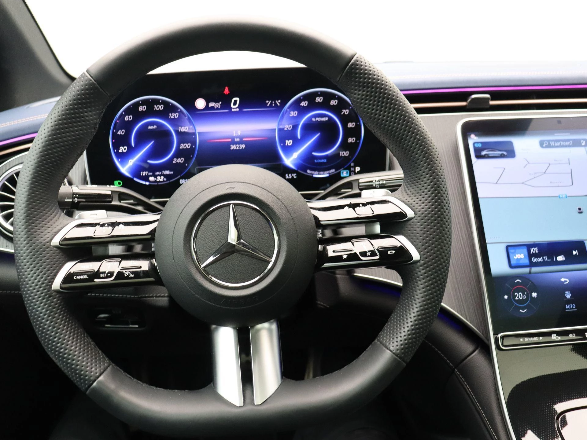 Mercedes-Benz-EQE-image-10