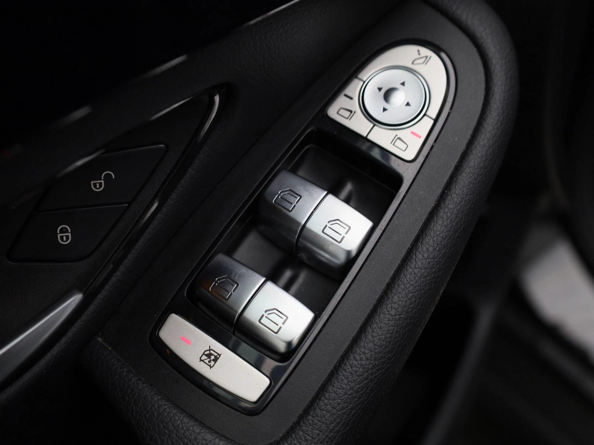 Mercedes-Benz-GLC-image-30