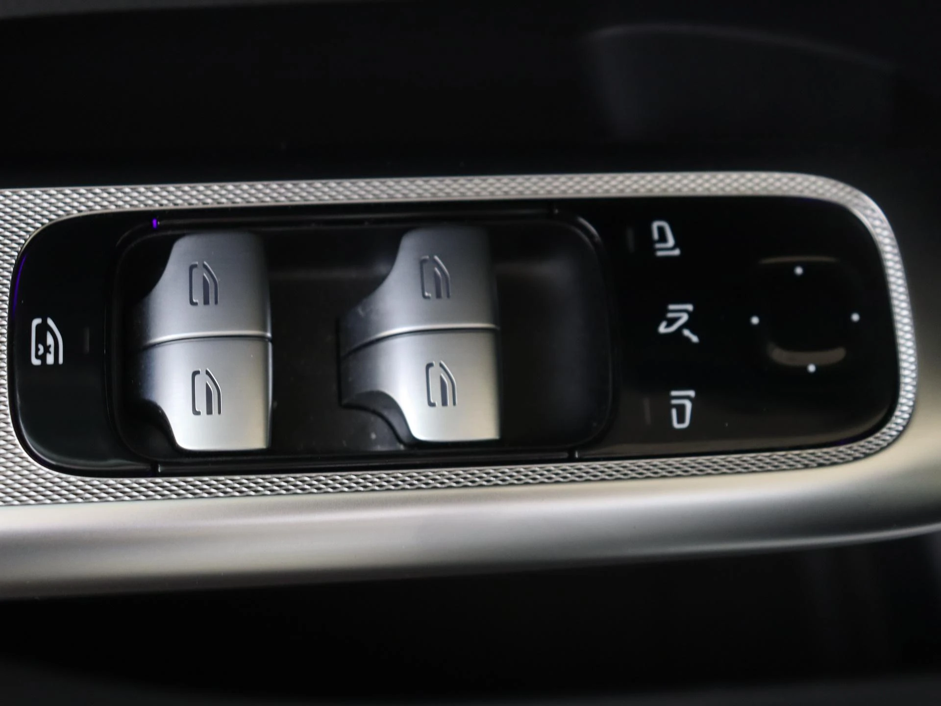 Mercedes-Benz-GLC-image-24