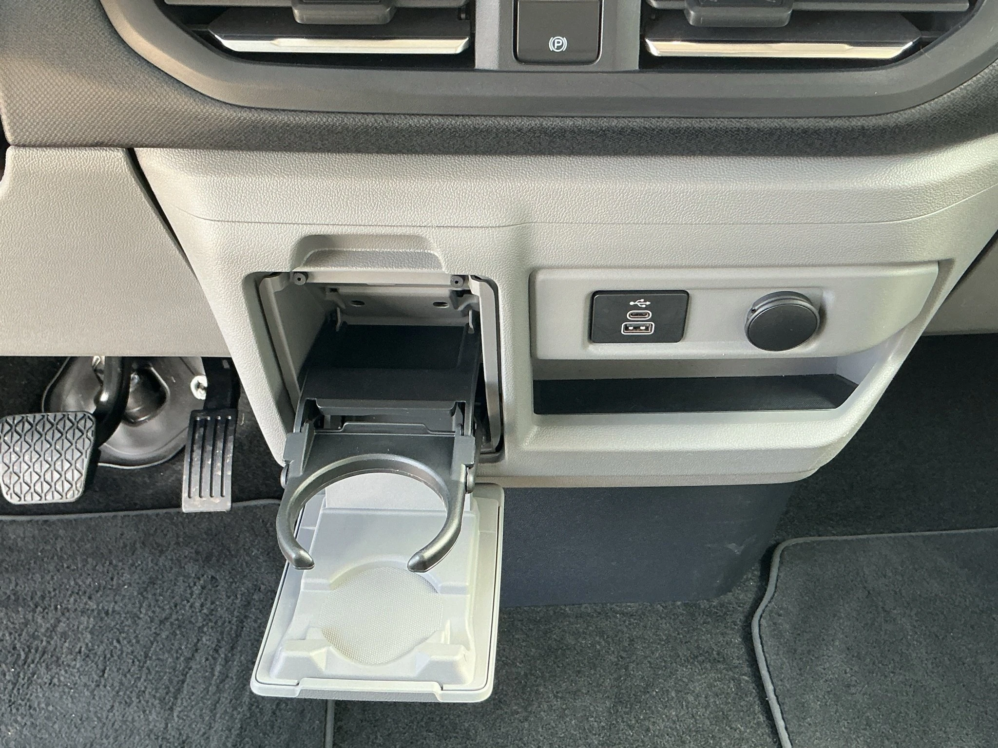 Ford-Tourneo Custom-image-13